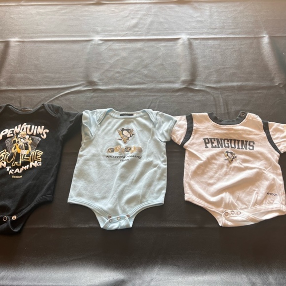 Set of‎ 3 Pittsburg Penguins 6-9 month onesies